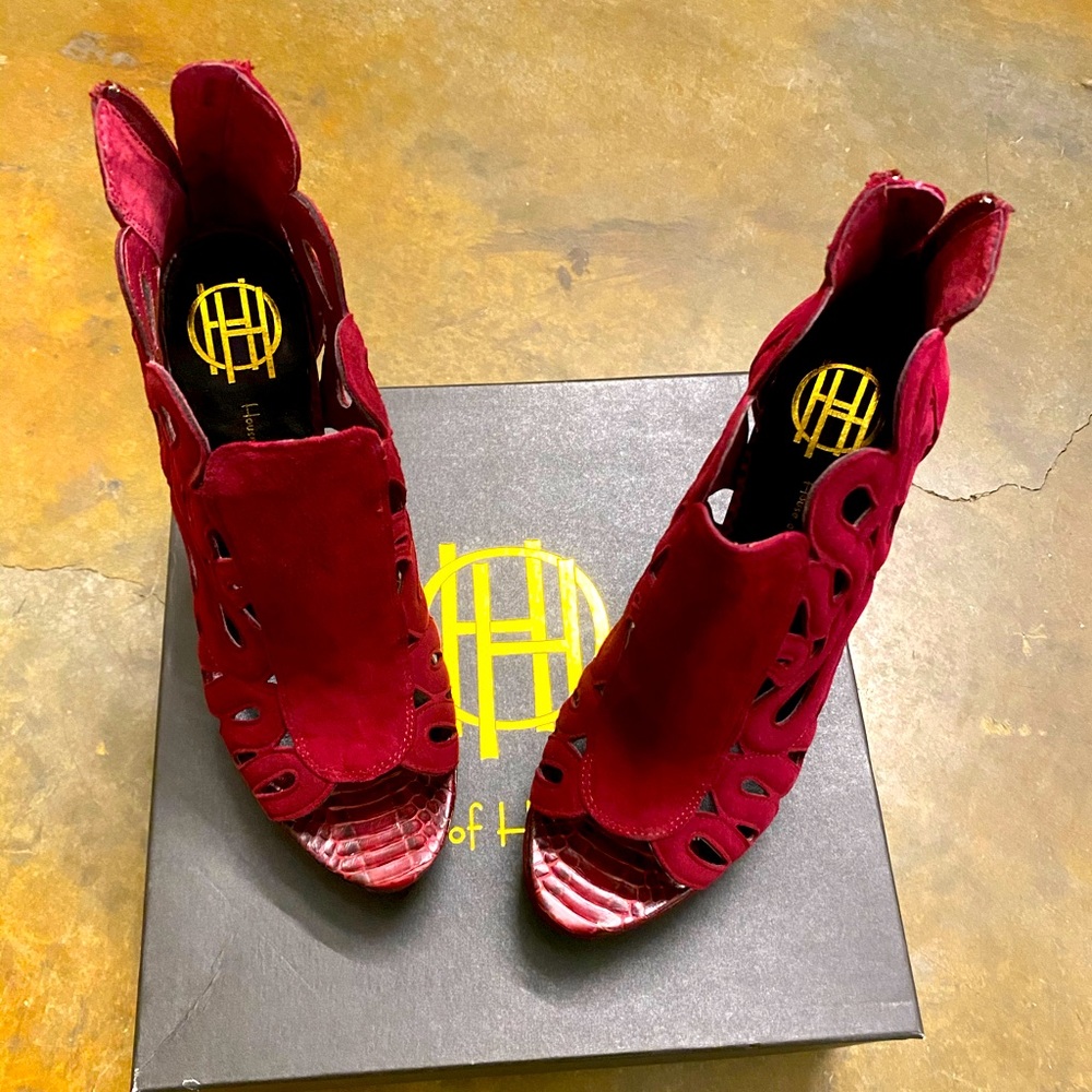 Suede burgandy heels. 4”